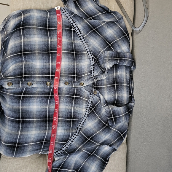 American rag Juniors crochet trim tie front! Size med! Worn twice! - Picture 11 of 13